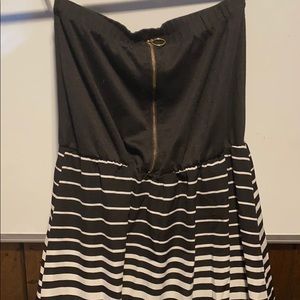 Black/white sleeveless long dress